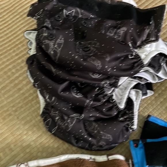 Glowbug adjustable resuable diapers with inserts - Picture 4 of 10